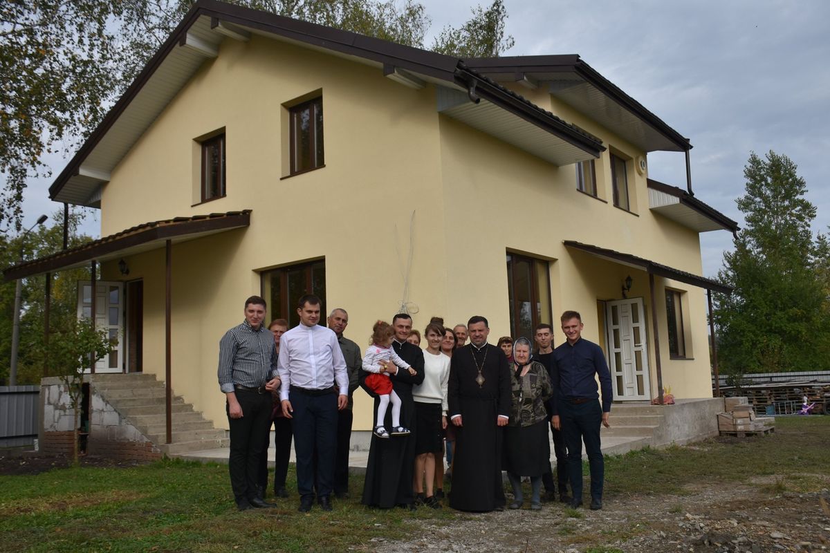 У Чернівецькій єпархії відбулося освячення трьох нових парафіяльних будинків