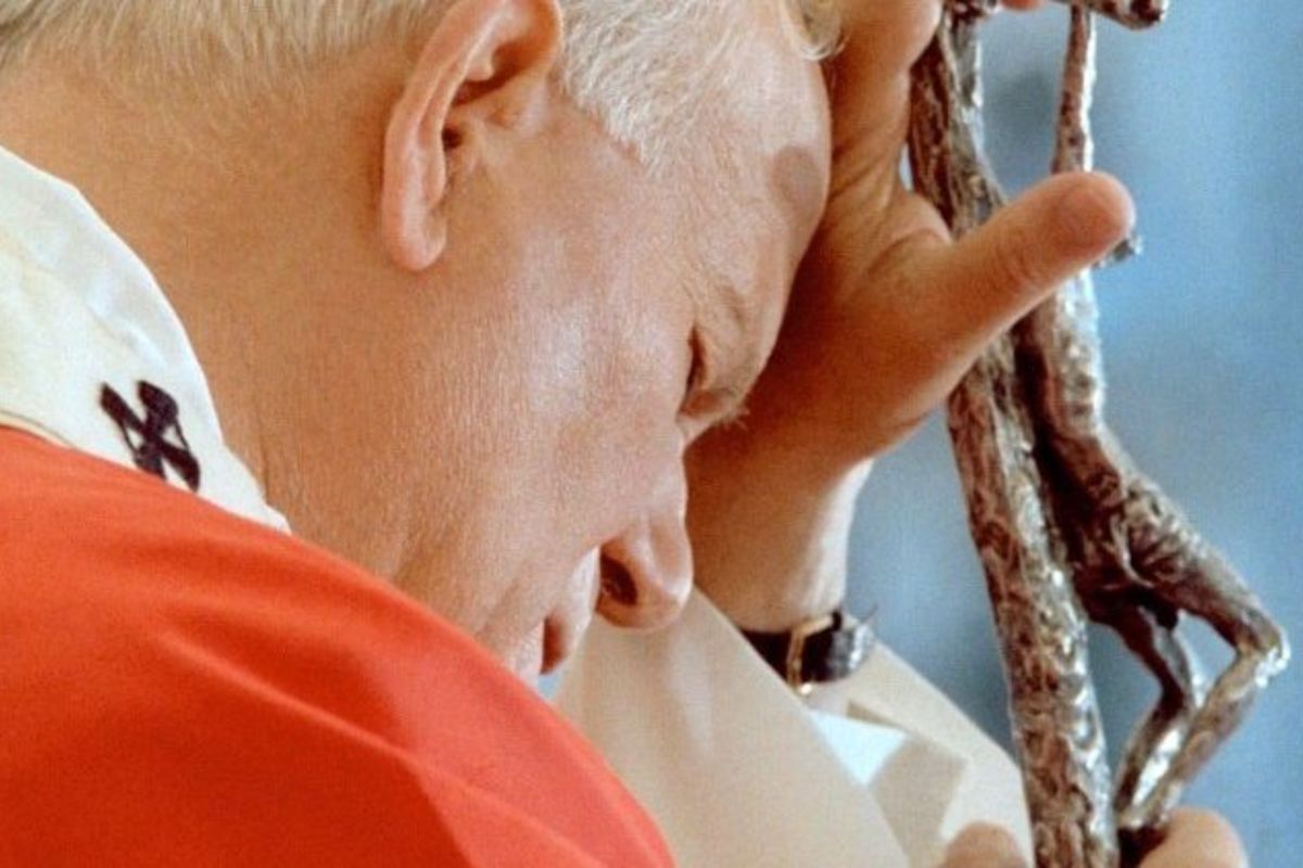 Кардинал Комастрі: Іван Павло ІІ перетворив свій хрест у любов