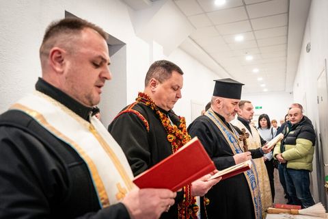 Єпископ Василій Івасюк поблагословив відкриття будинку стаціонарного догляду у Кутах