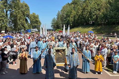 У Крехівському монастирі відбулася проща у наміренні добрих покликань