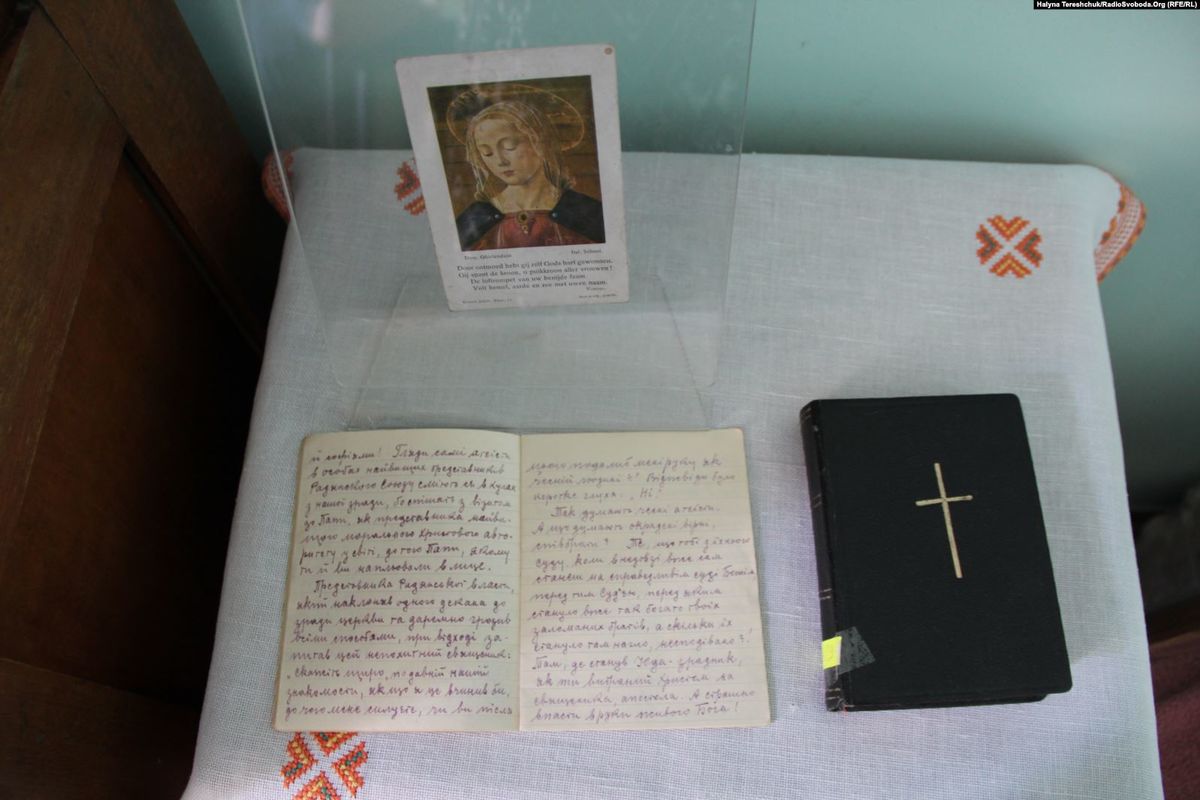 Молитовник і зошит із записами єпископа Василя Величковського