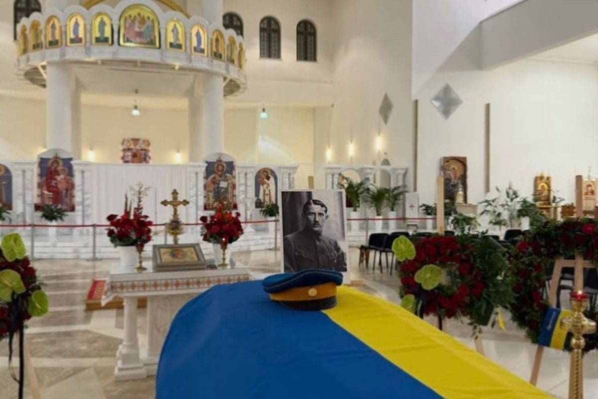 Домовина Євгена Коновальця прибула до Патріаршого собору Воскресіння Христового в Києві