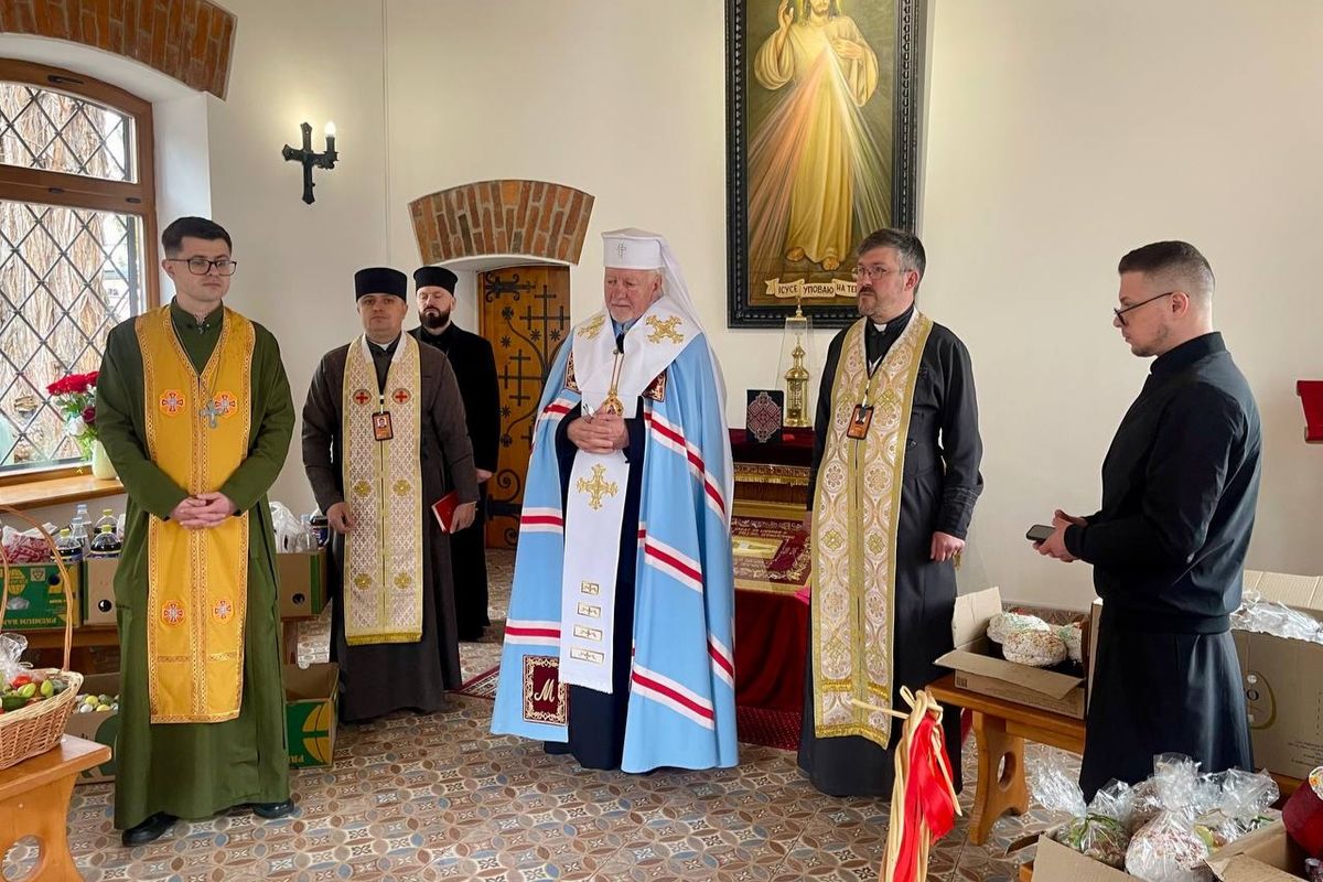 Напередодні Великодня митрополит Володимир Війтишин відвідав поранених Захисників України