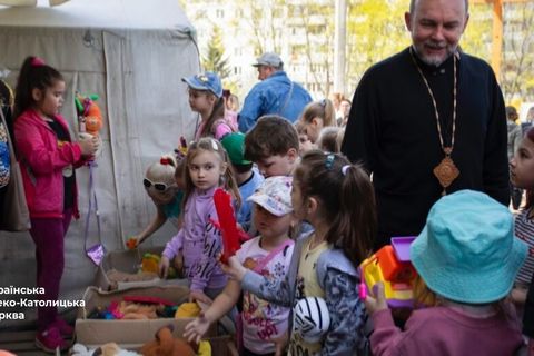 «Щотижня до нас приходять тисячі людей, і ми маємо, що їм дати — це чудо Божого милосердя», — єпископ Василь Тучапець