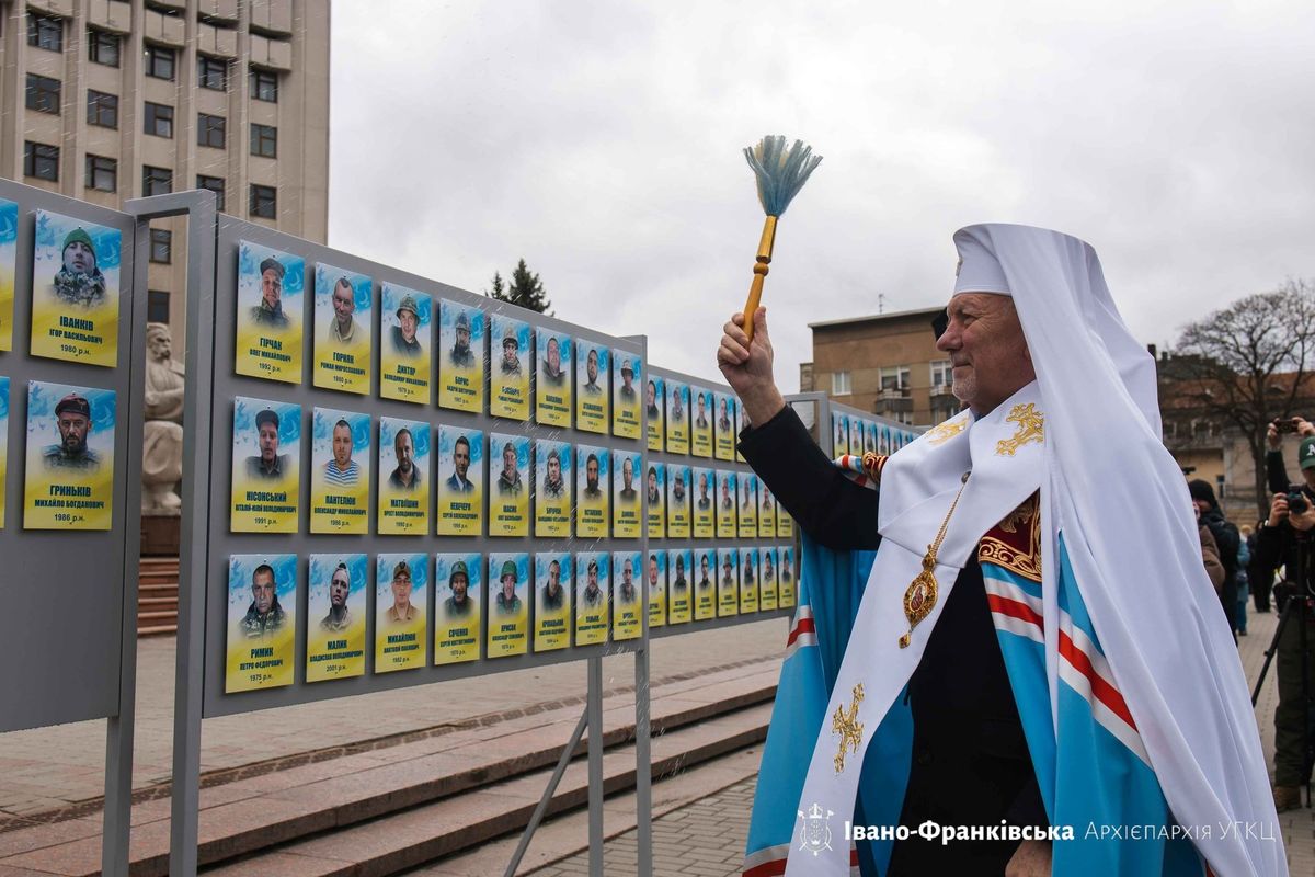 Митрополит Володимир Війтишин очолив молитву за зниклих безвісти та їхні родини у центрі Івано-Франківська