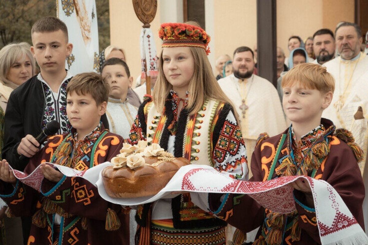 У с. Пасічна на Прикарпатті відзначили століття місцевого храму Святої Параскеви