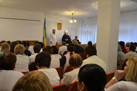 Митрополит Василій Семенюк привітав медичних працівників із професійним святом