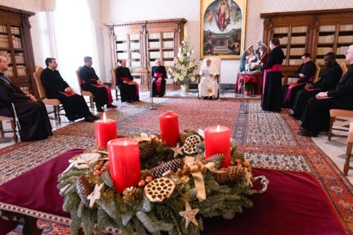 Папа: Нехай же труднощі допоможуть очистити переживання Різдва