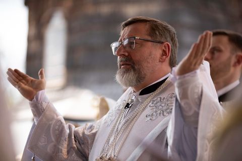 Блаженніший Святослав в дорозі до Рима: «Прошу молитися за упокій Папи Франциска і майбутнє Вселенської Церкви»