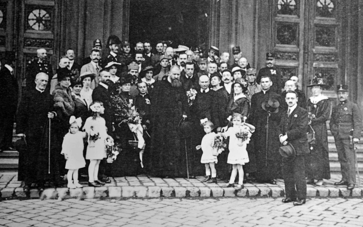 Зустріч Андрея Шептицького на вокзалі Львова після повернення з Росії, вересень 1917 року. Фото: «Збруч»