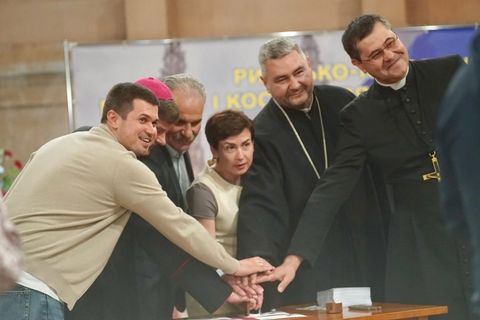 У костелі Святого Миколая в Києві погасили марку до 25-річчя візиту Папи Івана Павла ІІ