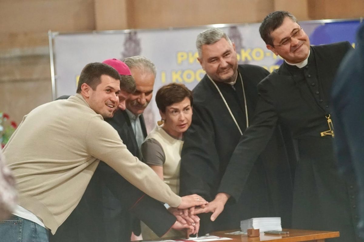 У костелі Святого Миколая в Києві погасили марку до 25-річчя візиту Папи Івана Павла ІІ