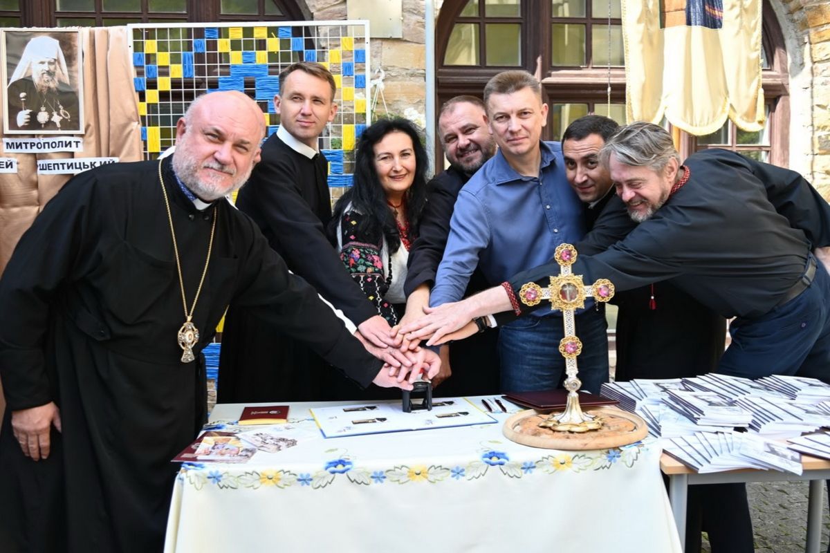 У Бучачі відбулося спецпогашення ювілейної марки до 160-річчя митрополита Андрея Шептицького