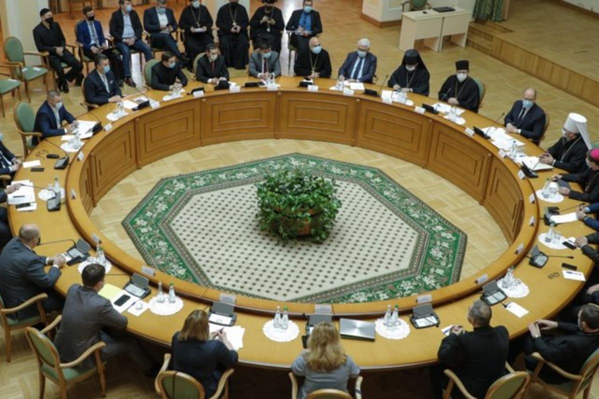 Прем’єр-міністр та члени ВРЦіРО обговорили відзначення релігійних свят в умовах карантину