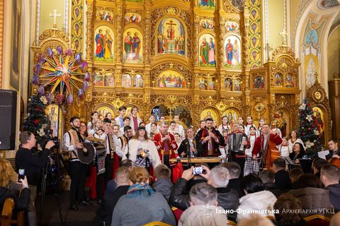 Гала-концертом та Божественною Літургією завершився XVII Міжнародний фестиваль «Коляда на Майзлях»
