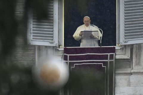 Папа Франциск: Молитва — це не втеча і не магія, але дозвіл Богові діяти в нашому житті