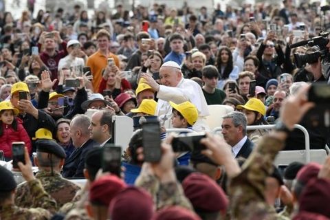Папа Франциск: чеснота мужності cпонукає серйозно сприймати виклик зла в світі