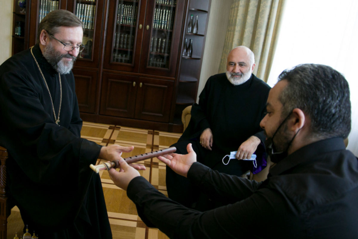 Єпископ Вірменської Апостольської Церкви подарував Главі УГКЦ дудук