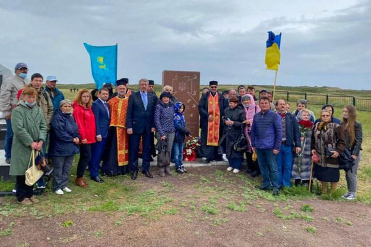 У Казахстані освятили пам’ятний знак «Синам і дочкам України, замученим у важкій неволі»