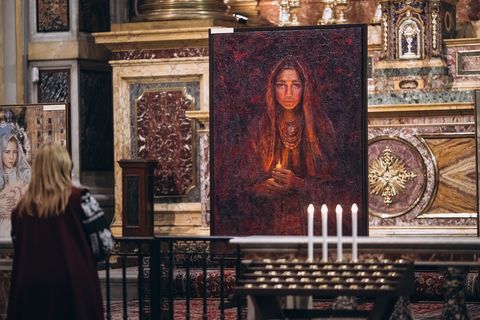 У римській базиліці Сант-Андреа-делла-Валле відкрили виставку «Молитва за Україну»