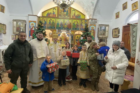 Різдво на передовій: єпископи УГКЦ підтримували дух і охрестили шестеро дітей