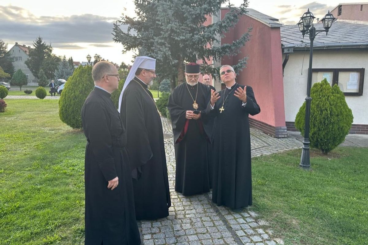 Глава УГКЦ відвідав парафію у Лігниці, де з купола храму зрізали хрест