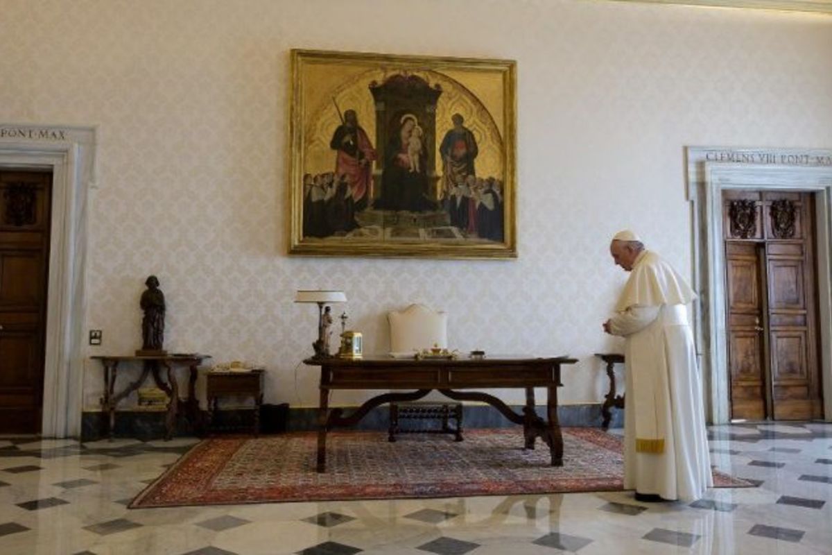 Папа Франциск з Апостольського палацу очолив проказування молитви «Отче наш»