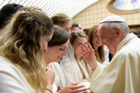 8 думок Папи Франциска про місце і роль жінки