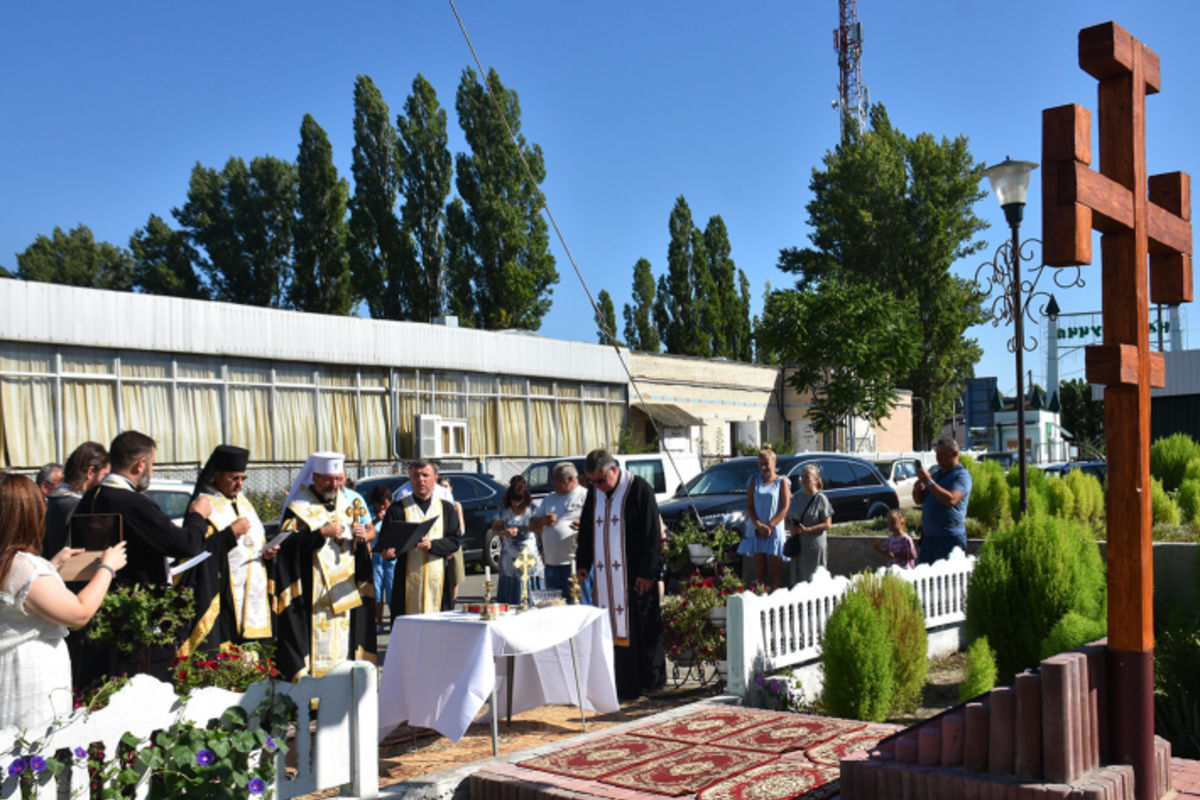Глава УГКЦ освятив наріжний камінь під будівництво першого храму УГКЦ у Затоці
