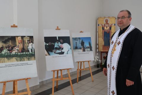 «Папа і Сихів»: відкрито фотовиставку до 25-річчя візиту святого Івана Павла ІІ