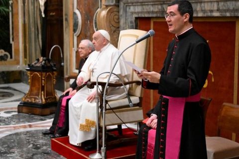 Папа: передавання віри потребує її свідчення в сім’ях та християнських громадах