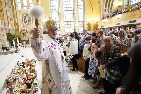 Українські католики Нью-Йорка святкували Великдень, молячись про закінчення війни