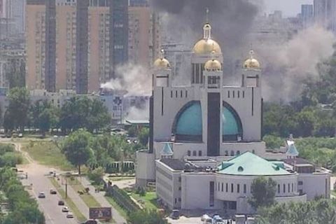 Під час ракетного удару по Києву постраждав пологовий будинок біля Патріаршого собору, загинули люди