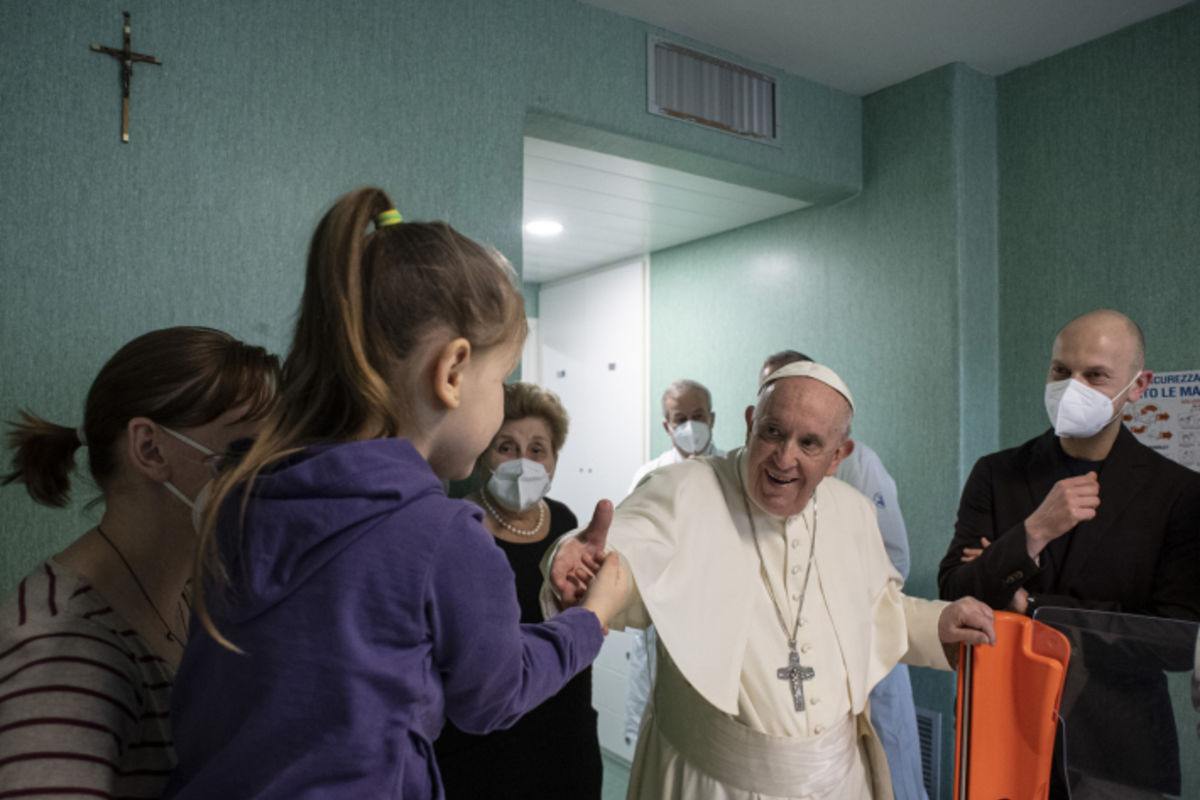 Українських дітей, госпіталізованих у ватиканській педіатричній лікарні, відвідав Папа Франциск