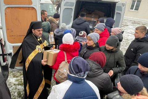 Владика Михайло Бубній із гуманітарною місією відвідав деокуповані парафії УГКЦ на Херсонщині