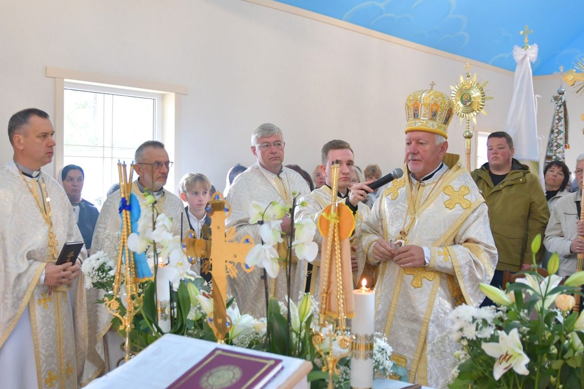 У с. Загвіздя поблизу Івано-Франківська митрополит Володимир Війтишин посвятив богослужбову каплицю