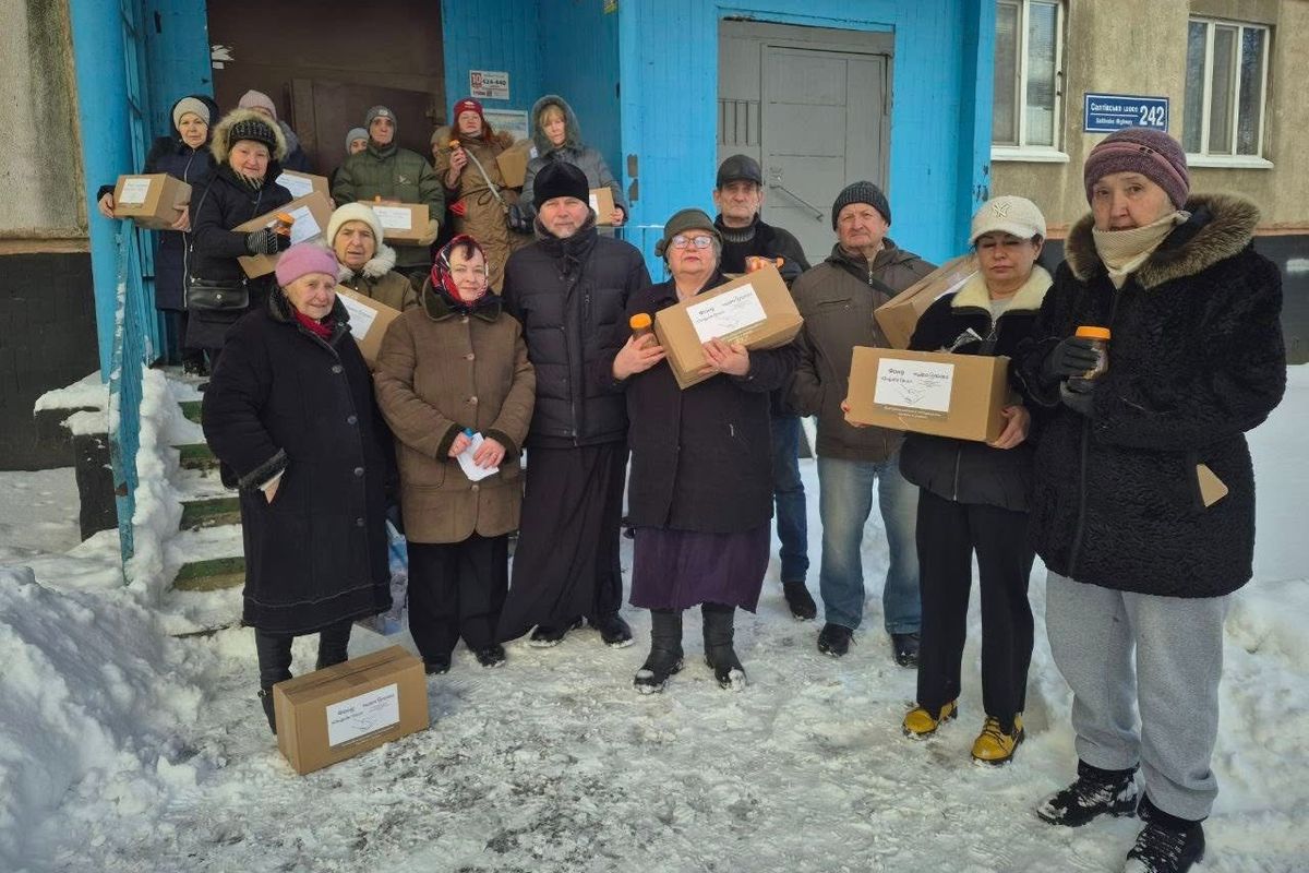 Єпископ Василій Тучапець передав гуманітарну допомогу мешканцям незламної Салтівки