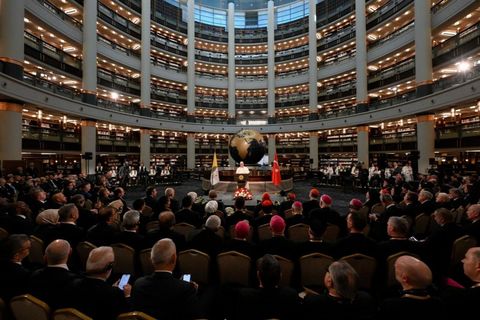 Апостольська подорож Папи Лева XIV до Туреччини та Лівану. День перший