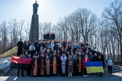 Єпископ Йосиф Мілян очолив прощу вірних Київської архиєпархії до Канева