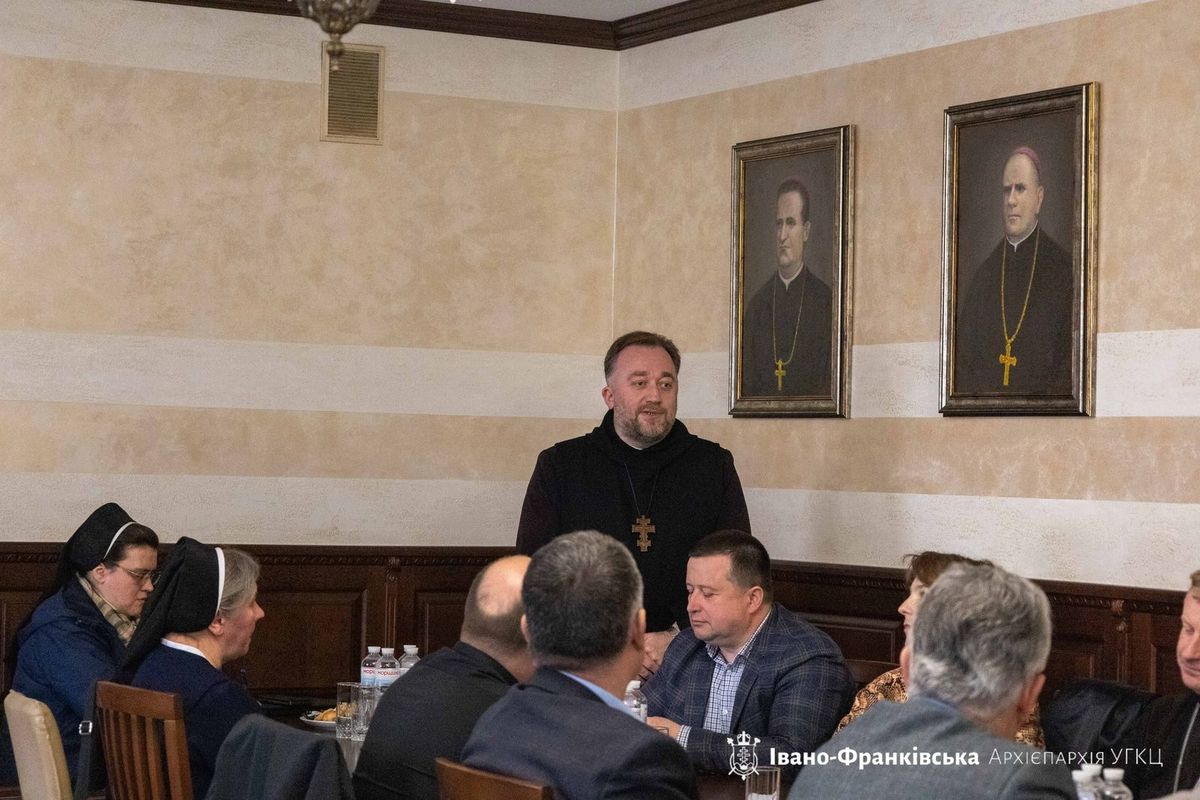 Презентація концепції Духовно-реколекційного центру імені отця Єремії Ломницького Згромадження сестер служебниць Непорочної Діви Марії, що у с. Микуличин, у приміщенні Архиєпархіального управління Івано-Франківської архиєпархії, 27 березня 2025 року. Фото: Департамент інформації Івано-Франківської архиєпархії УГКЦ