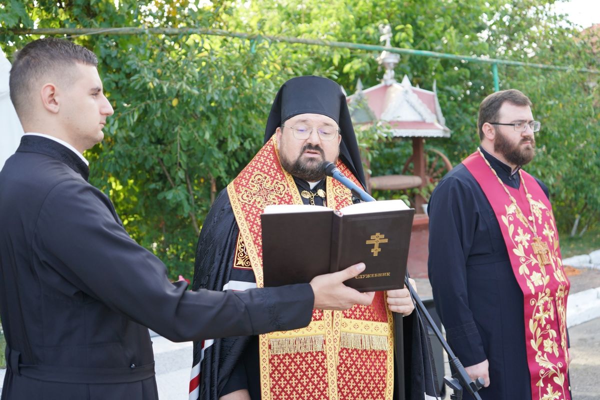 Владика Петро Голіней під час молитви за загиблими Героями: «Герої продовжують жити у Бозі»