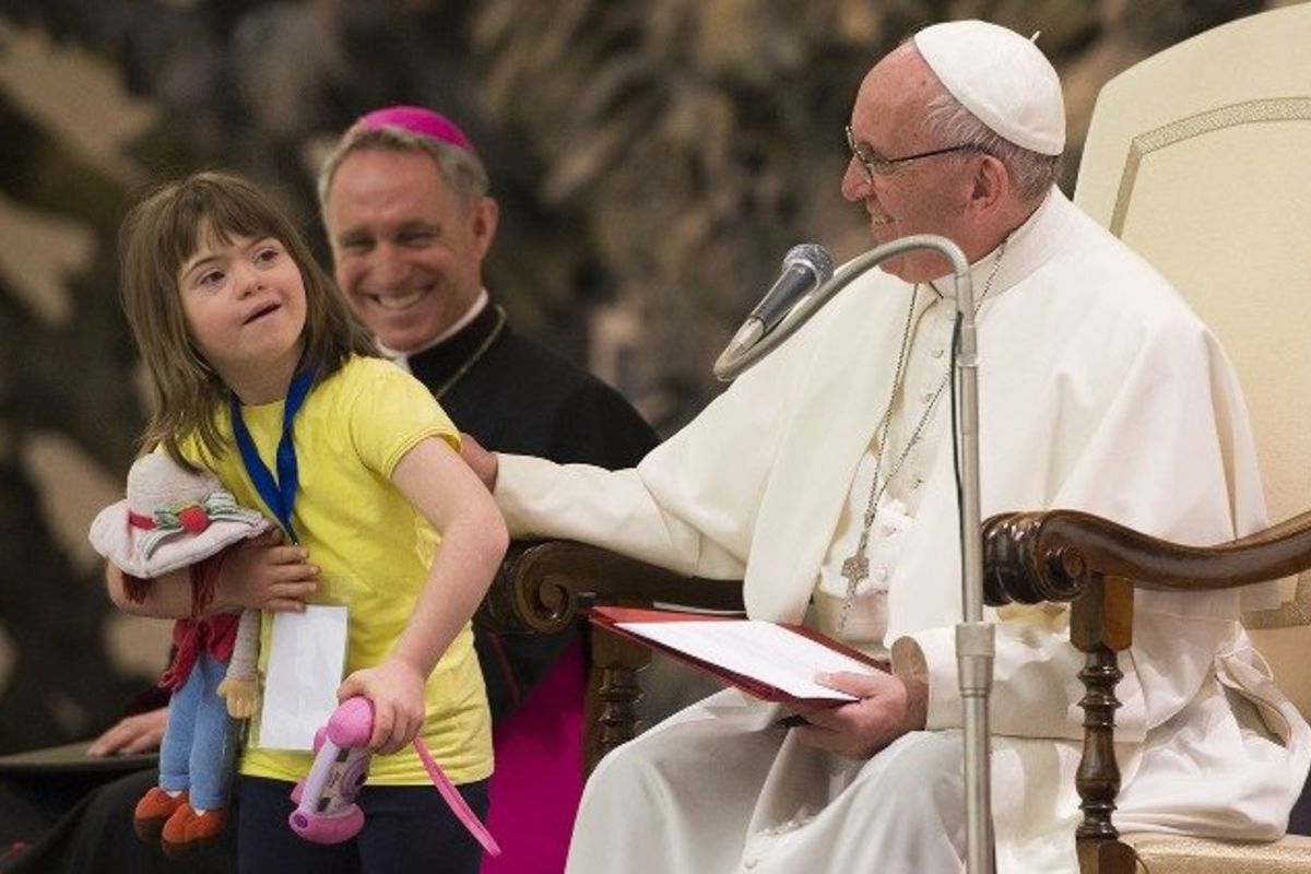 Папа: Кожна дитина має право на прийняття, любов і піклування