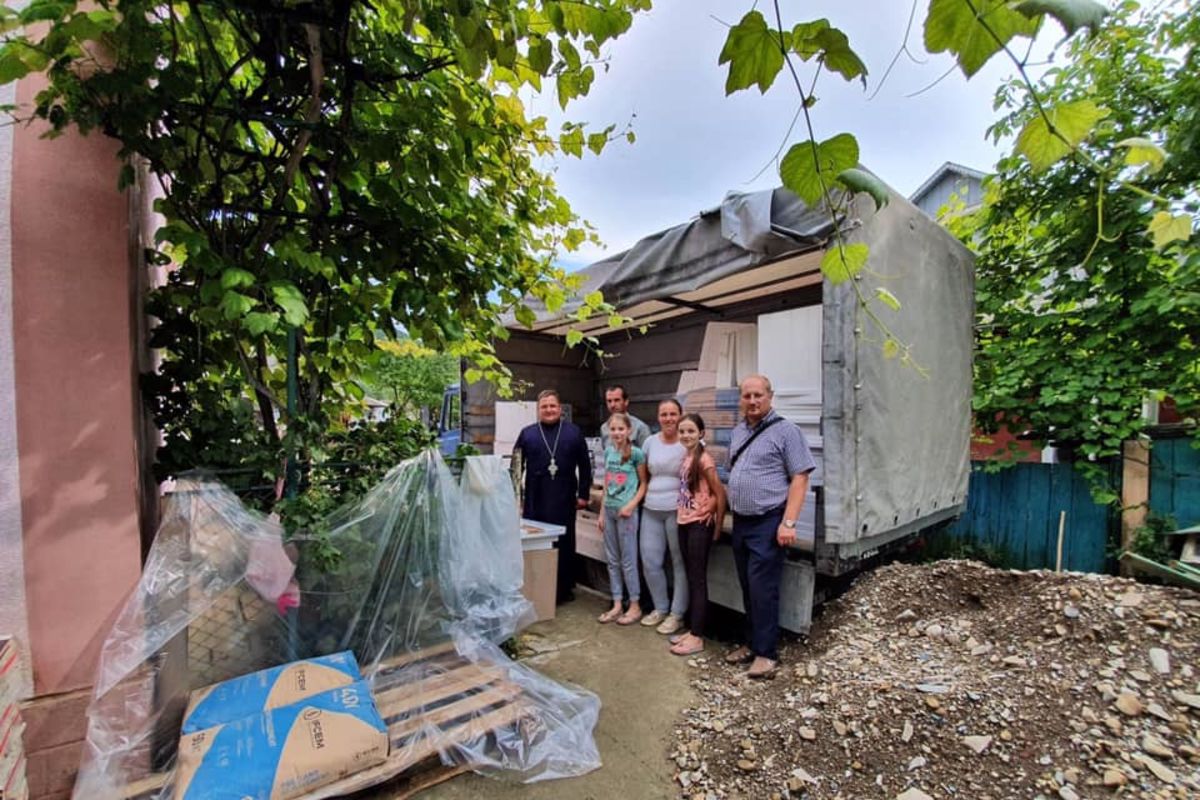 Стараннями волонтерів потерпілі від повені в Коломийській єпархії відновлюють свої будинки