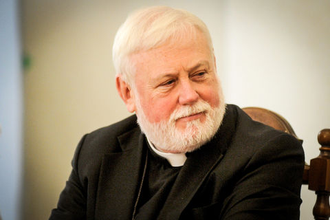 Архиєпископ Пол Ґаллаґер: в Україні жорстока війна, Церква підтримує живою мрію про мир
