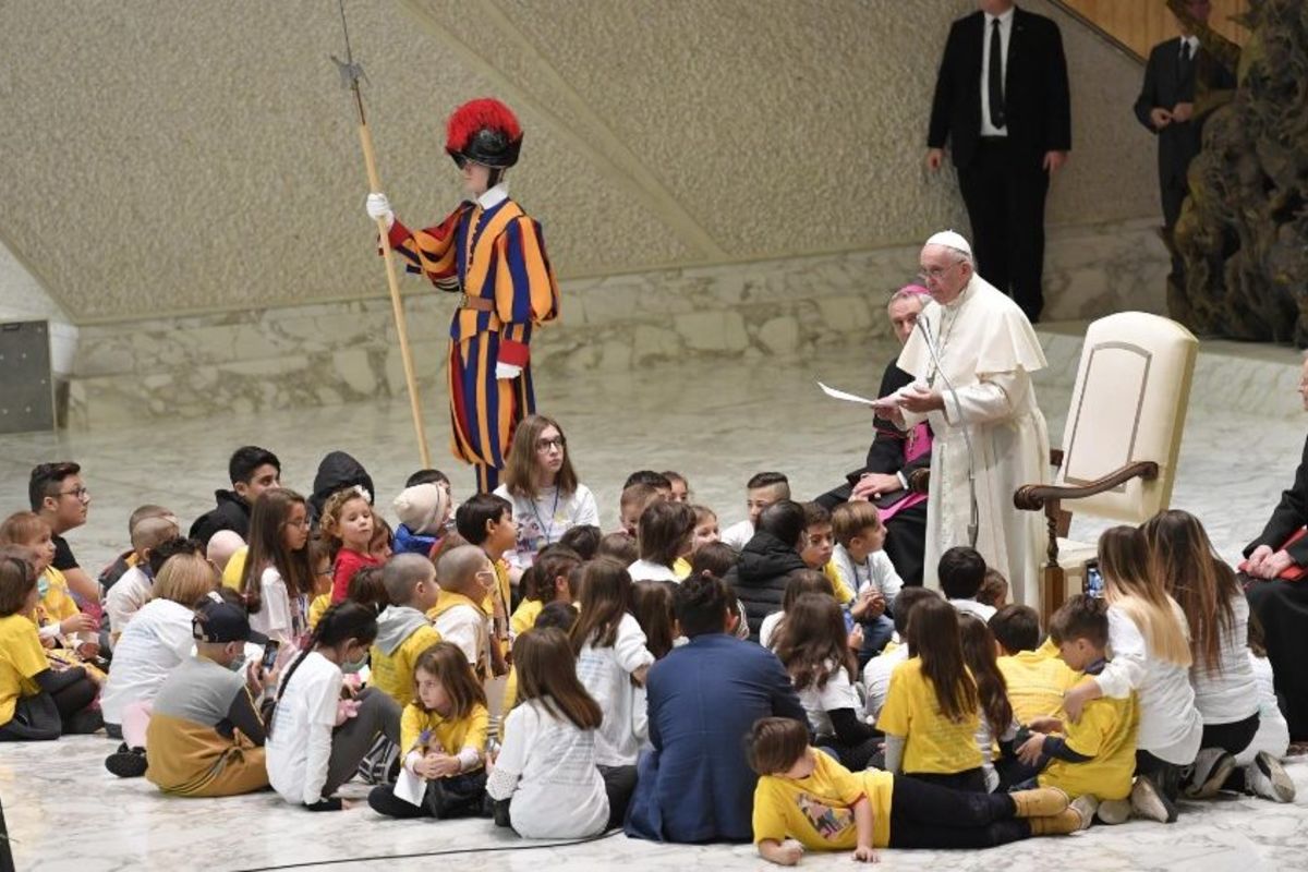 Папа: допомагати хворим дітям відчувати ніжну та обнадійливу присутність Ісуса