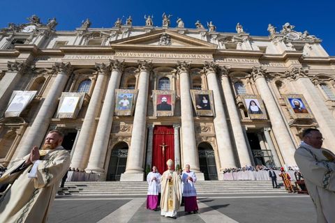 Мученики, засновниці, місіонерка, миряни: 7 нових святих Католицької Церкви