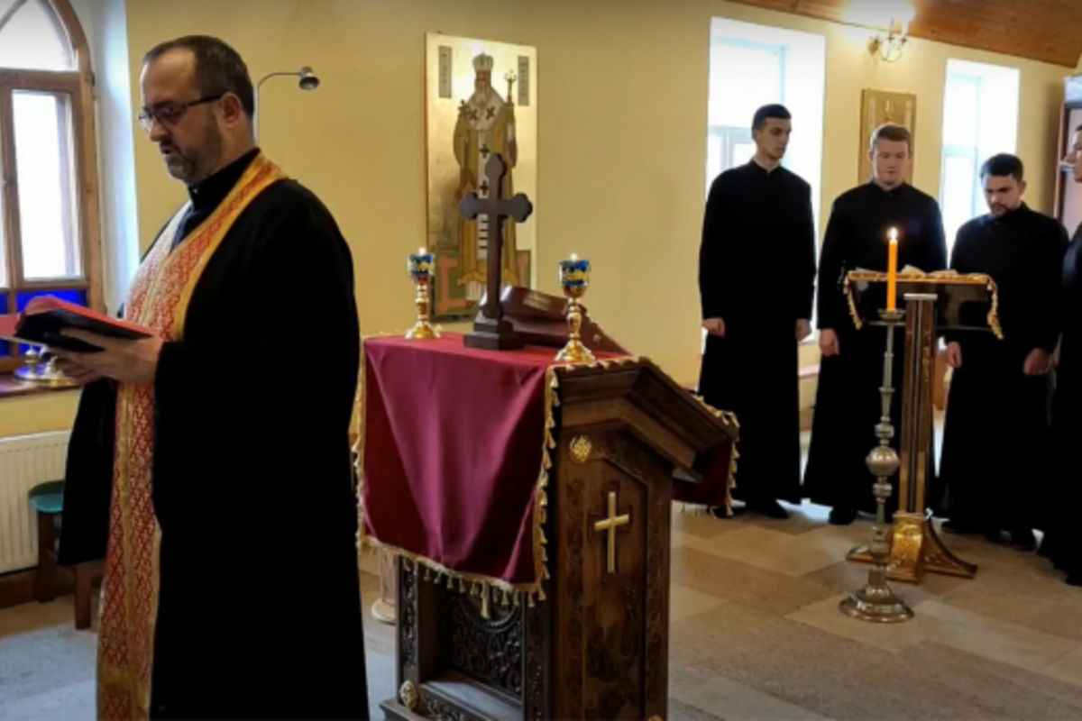 Восьмигодинне молитовне стояння за мир в Україні провели в Тернопільській духовній семінарії