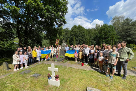 Українці Гамбурга помолилися за похованих у Гайденау українських біженців