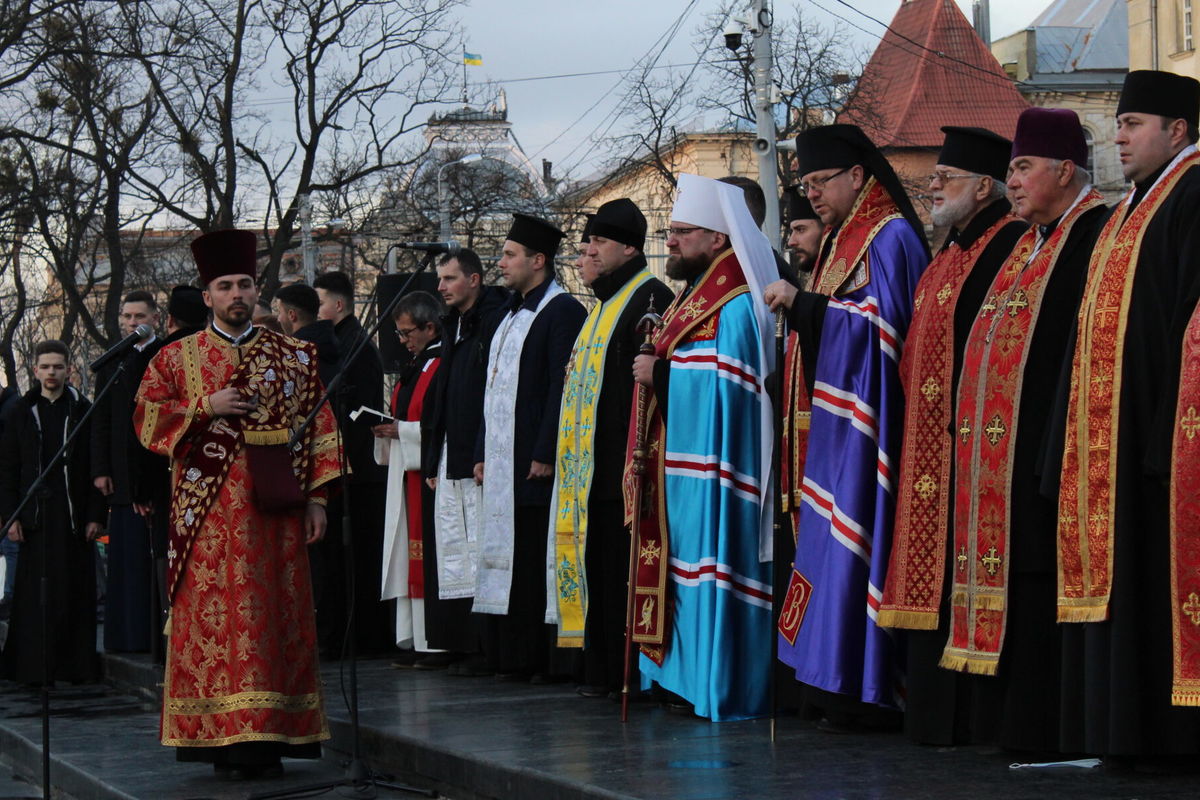 У Львові молитвою та запаленням лампадок вшанували пам’ять жертв Голодомору
