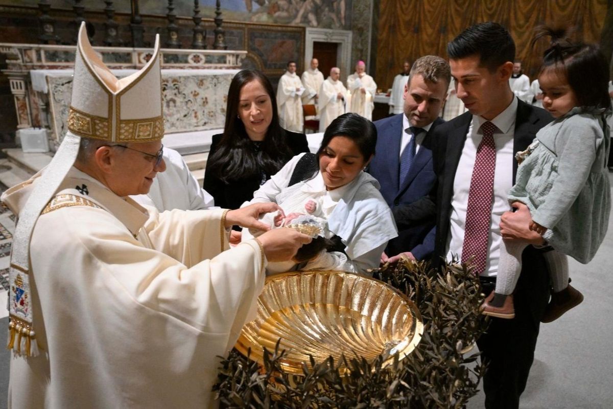 Папа: отримавши від батьків життя, у Хрещенні діти отримують його сенс — віру